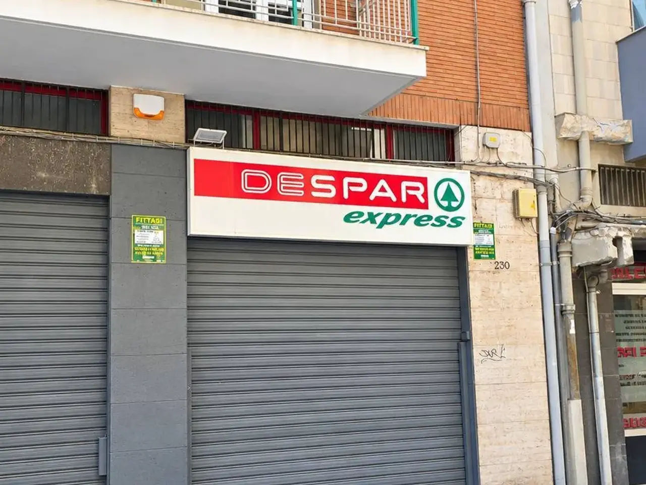 Negozio in Via Principe Amedeo 230, Bari, {3} - Foto 2