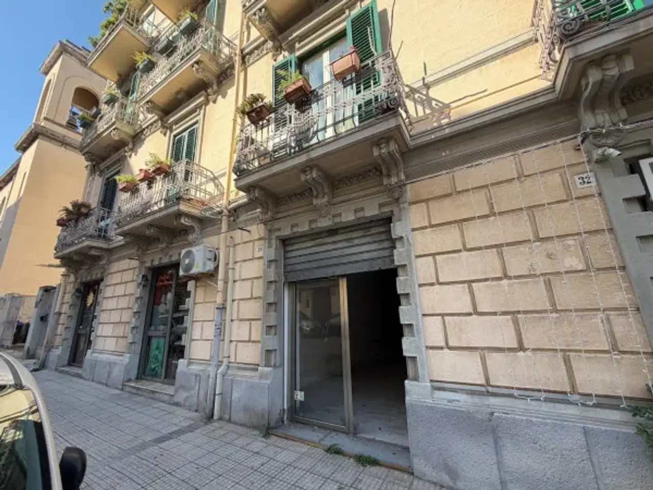 Negozio in Via dei Verdi 34, Messina, {3} - Foto 1