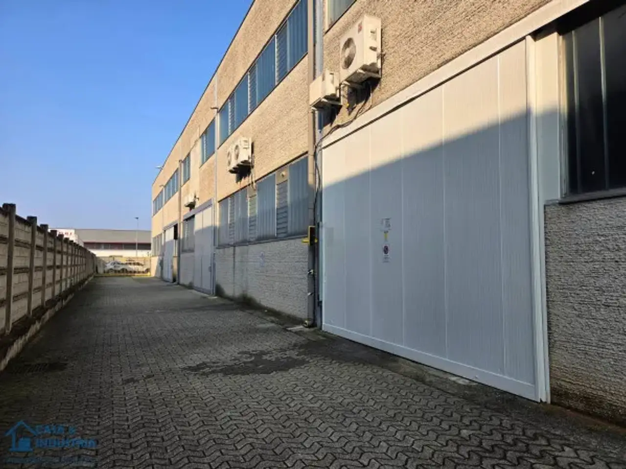 Capannone in Strada Provinciale Rivoltana, Liscate, {3} - Foto 1