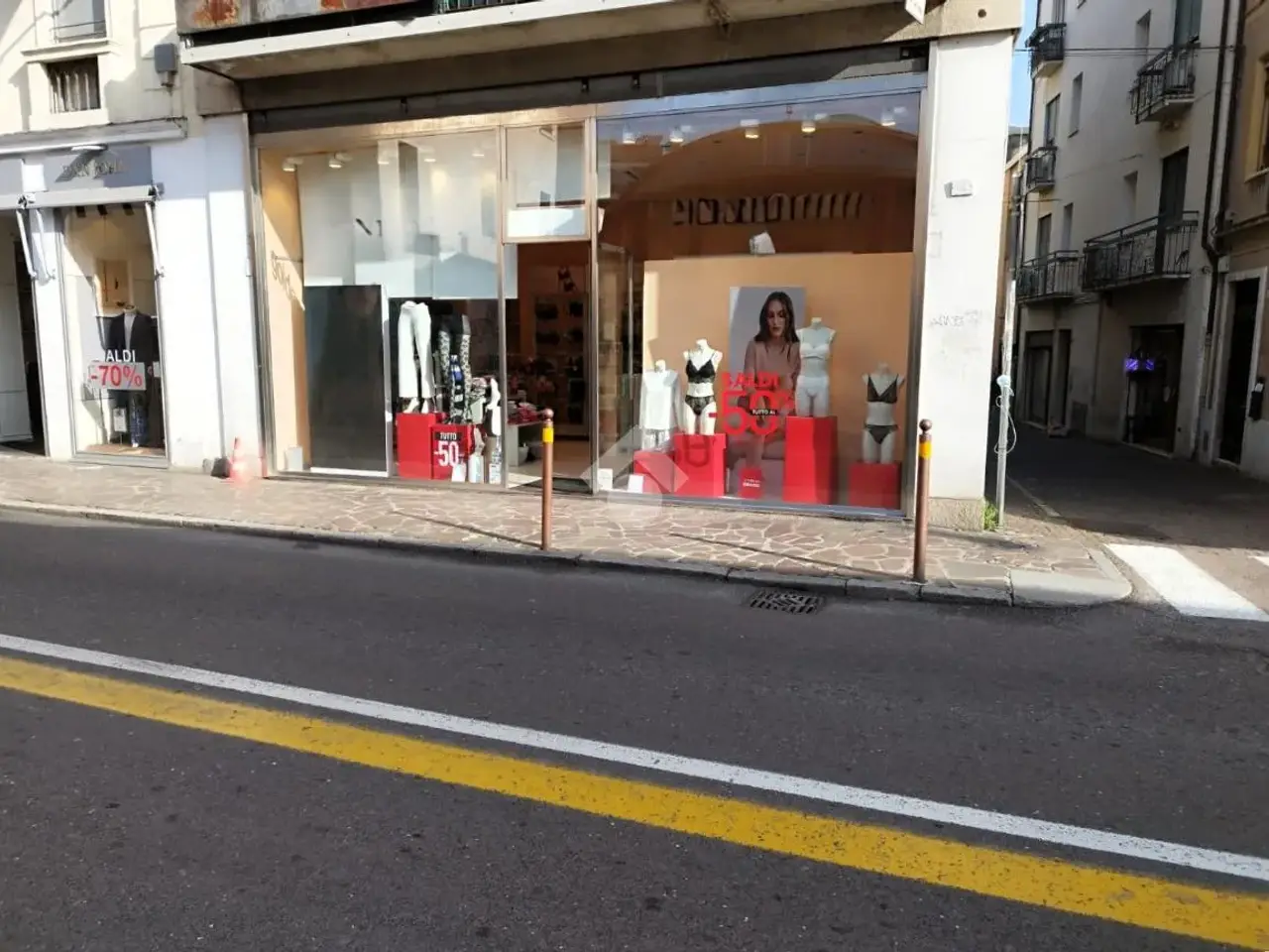 Negozio in Via Pescatori 2, Treviso, {3} - Foto 1