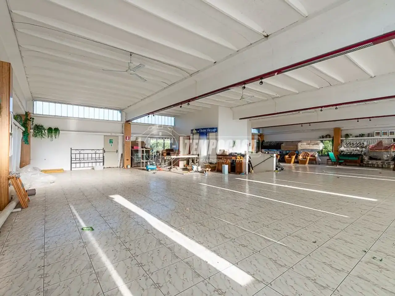 Magazzino in Via del Lavoro, Sirolo, {3} - Foto 2