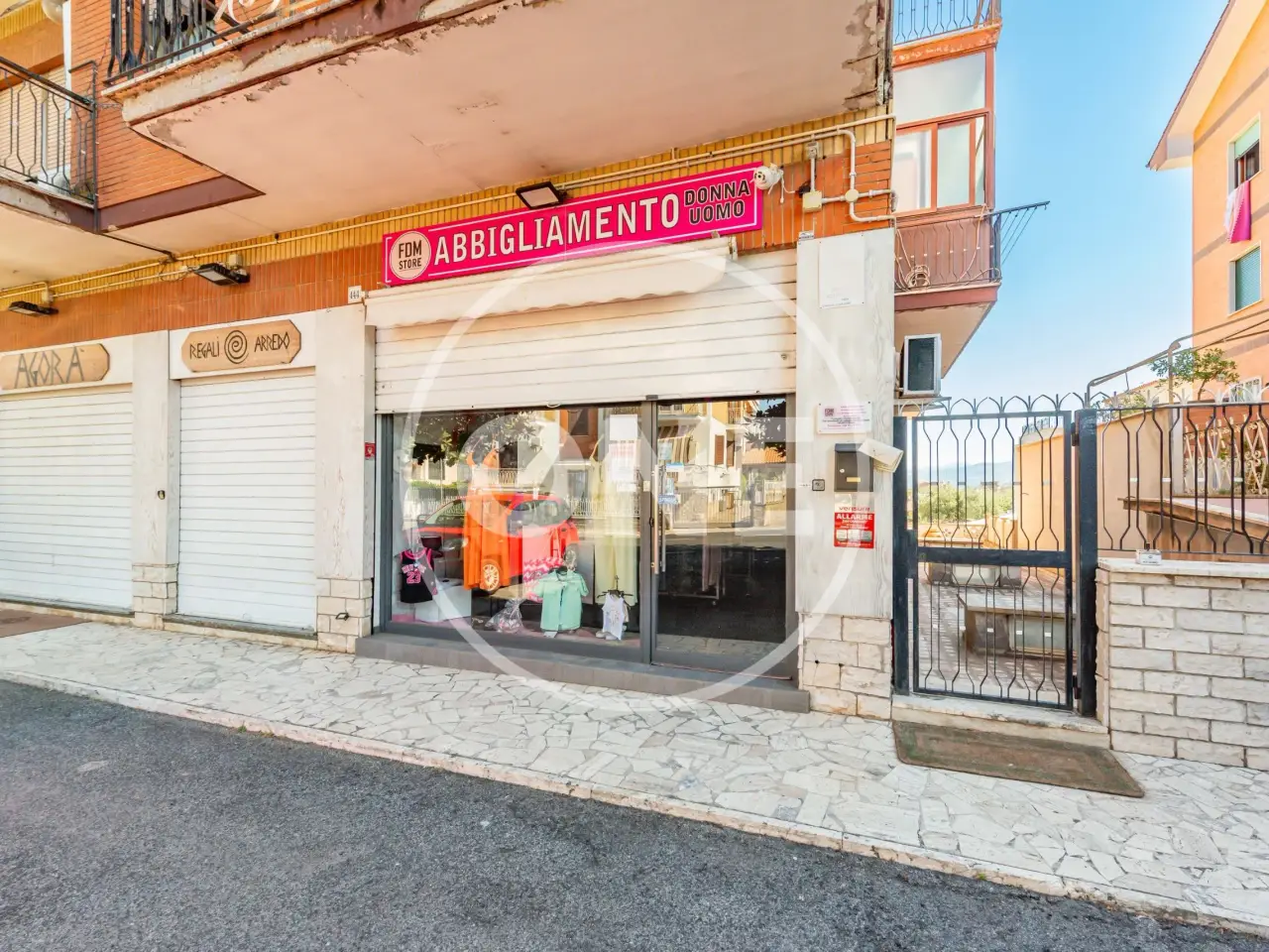 Negozio in Via Massa di San Giuliano 444, Roma, {3} - Foto 1