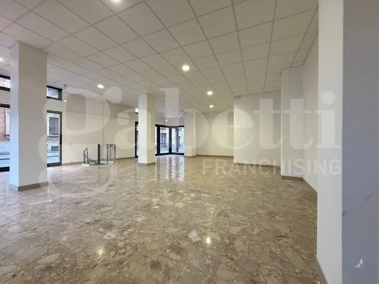 Negozio in Rovigo - Piazza Repubblica 2, Rovigo, {3} - Foto 1