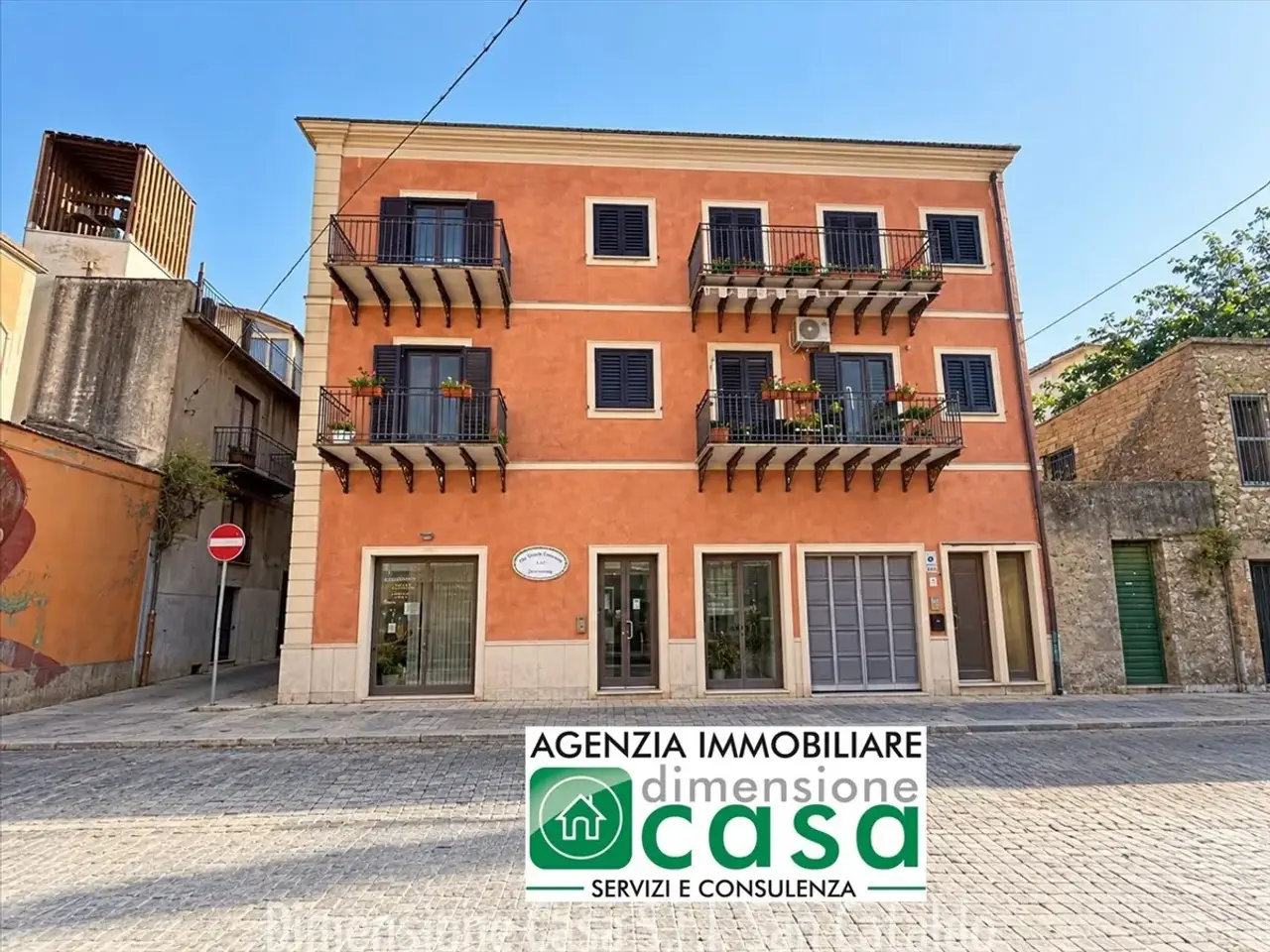 Esercizio commerciale in Piazza Mercede, San Cataldo, {3} - Foto 1