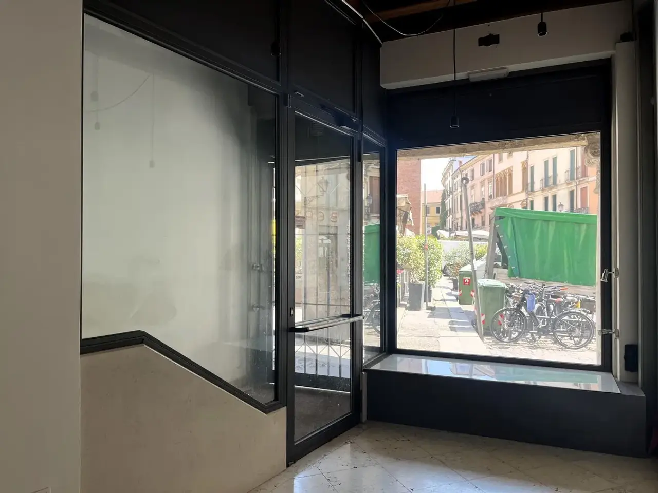 Negozio in Piazza delle Erbe, Vicenza, {3} - Foto 1