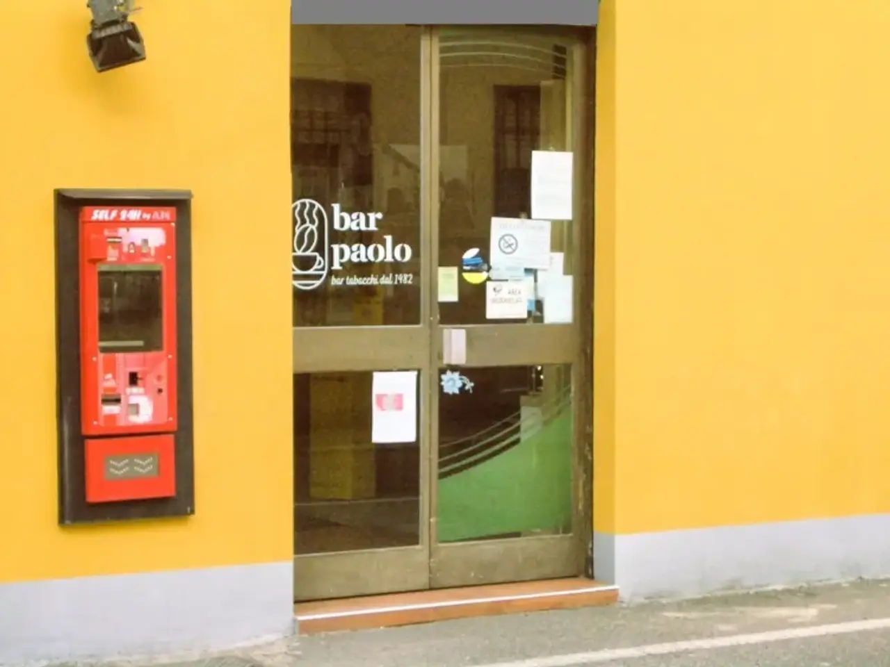 Locale commerciale in Via Giuseppe Garibaldi, Quadro, Villa, Cassano Magnago, Varese, Lombardia, 21012, Italia, Cassano Magnago, {3} - Foto 1
