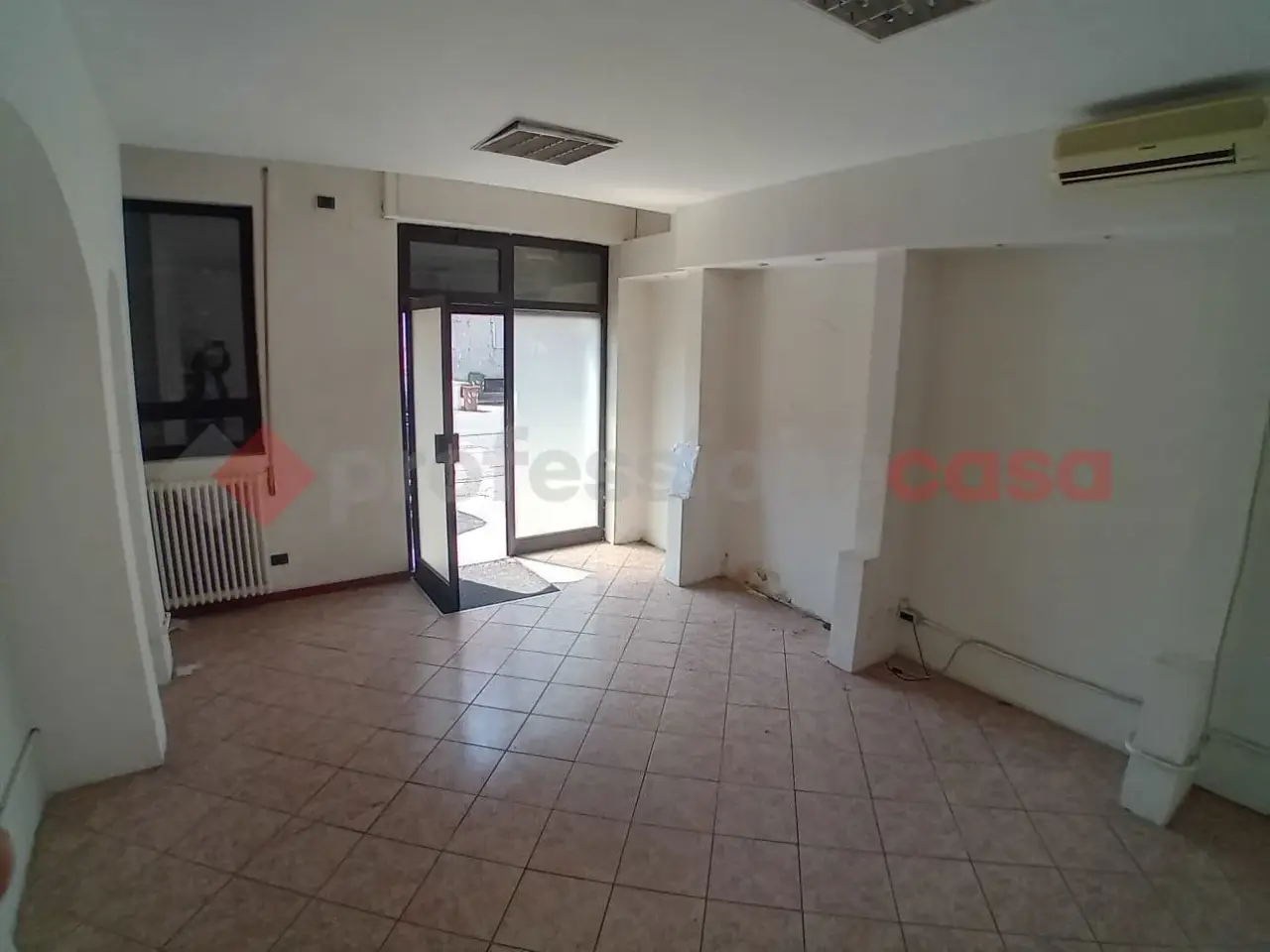 Magazzino in Via Contardo Ferrini  69 , Busto Arsizio, {3} - Foto 2