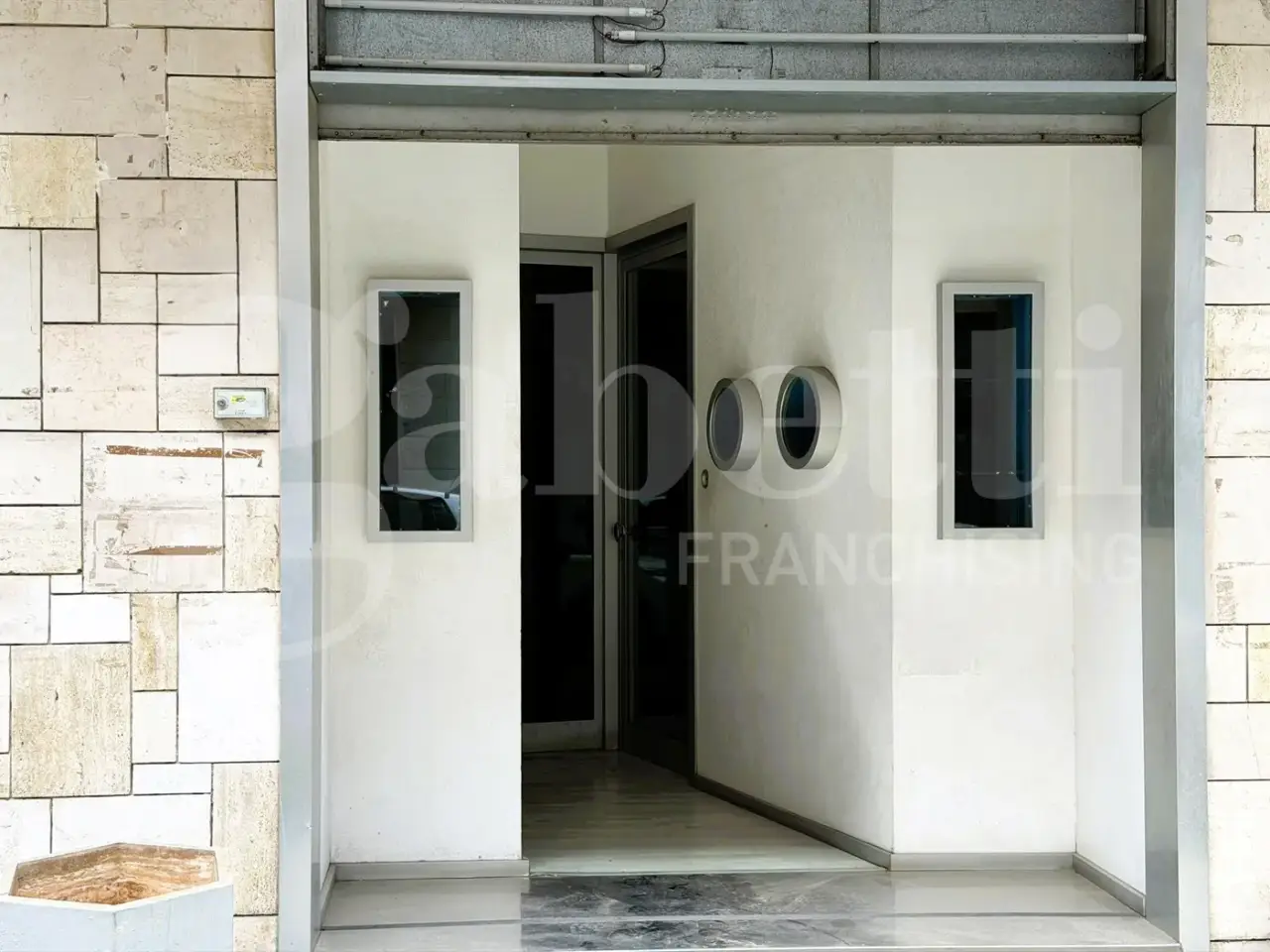 Negozio in Via Oberdan 99, Lecce, {3} - Foto 1