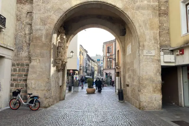 Negozio in Piazza Giuseppe Garibaldi, Padova - Foto 1