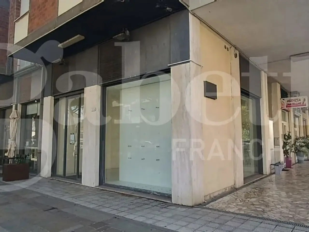 Negozio in Viale delle Nazioni  113, Ravenna, {3} - Foto 2