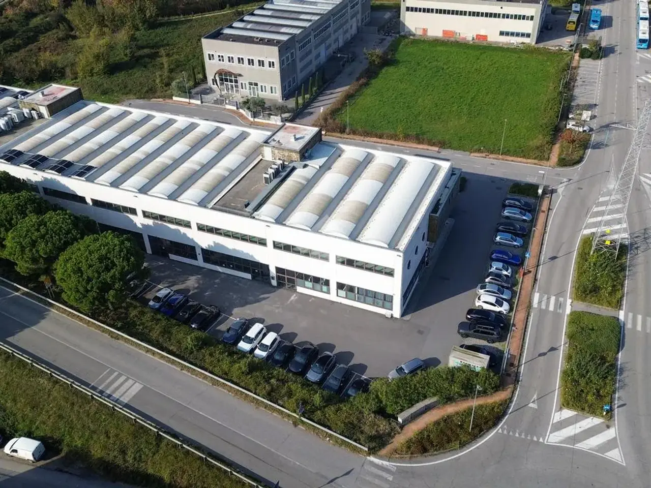 Laboratorio in Via Enrico Fermi 34, Desenzano Del Garda, {3} - Foto 1