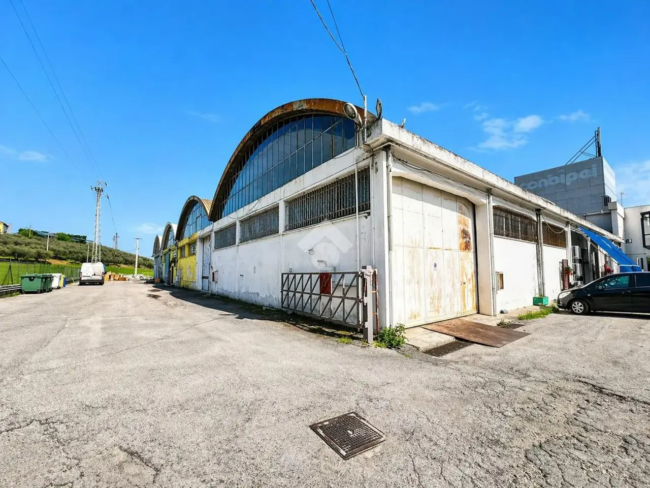 Capannone in Via Nazionale per Teramo 2, Mosciano Sant'Angelo, {3} - Foto 1