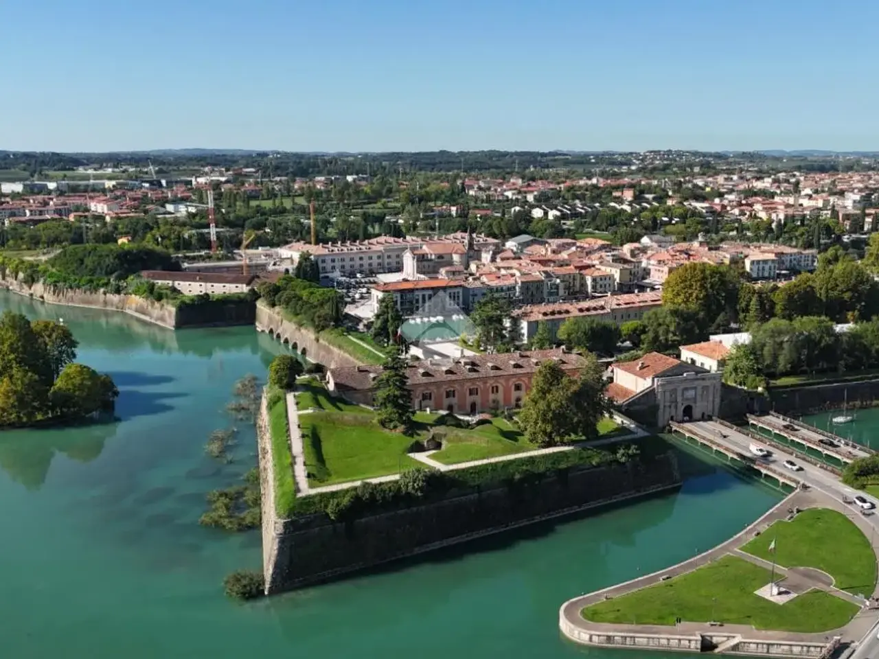 Negozio in Via Bell'Italia 1, Peschiera del Garda, {3} - Foto 1
