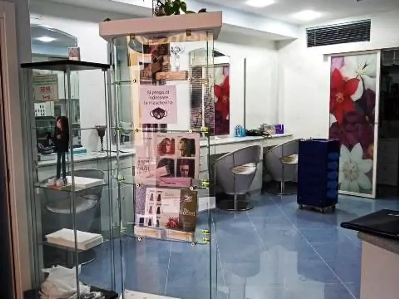 Negozio in Via Arturo Adinolfi, Cava de' Tirreni, {3} - Foto 1