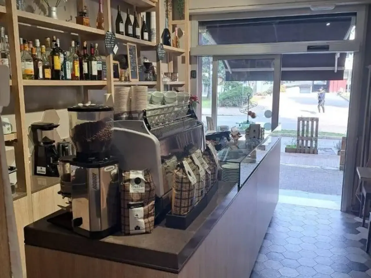 Esercizio commerciale in Via Cesare Battisti 9 San Donato Milanese, San Donato Milanese, {3} - Foto 1