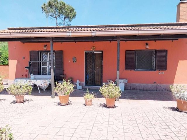 Villa in Via Basento, Aprilia - Foto 1