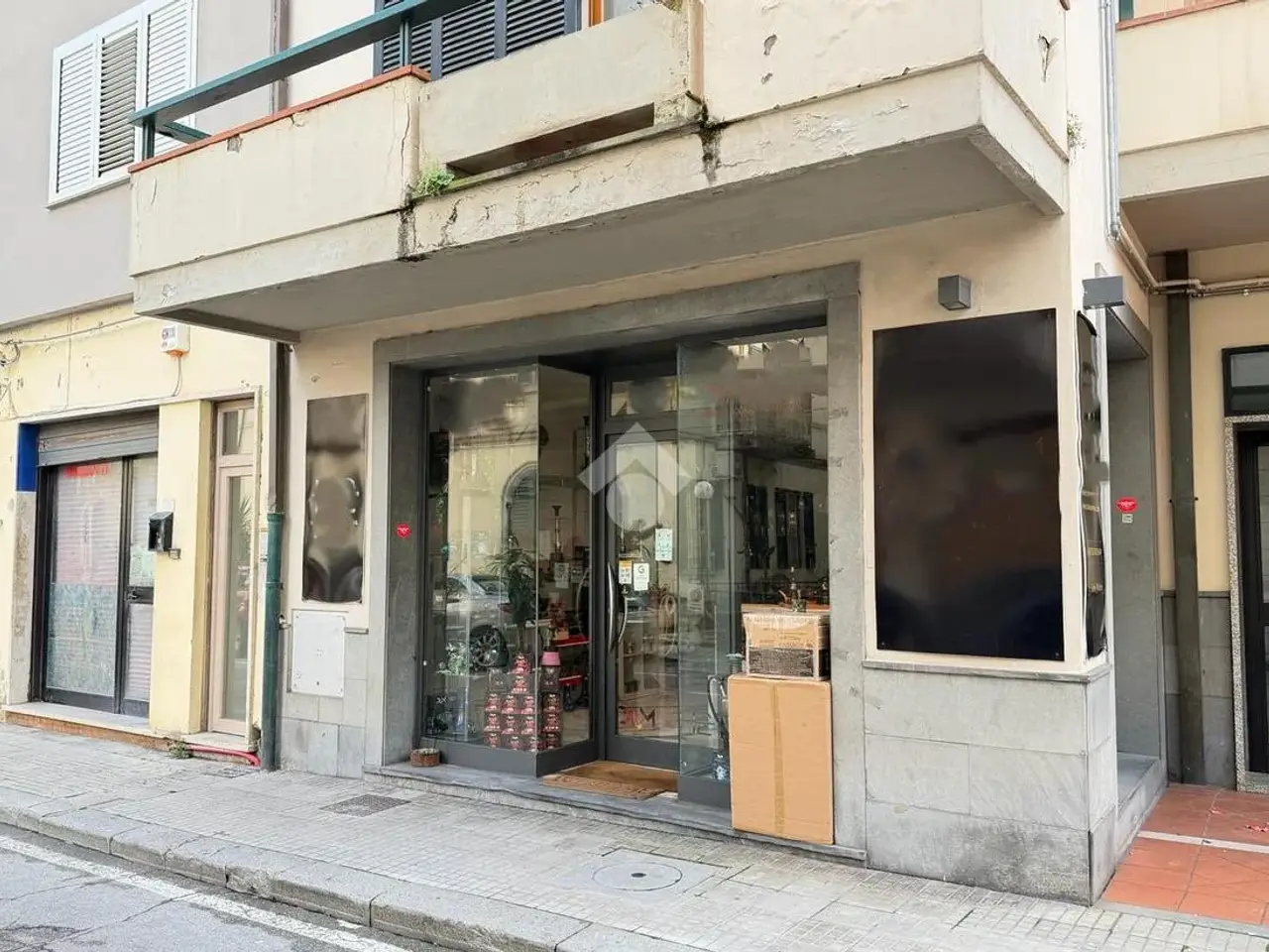 Negozio in Via Cavour 10, Montecatini Terme, {3} - Foto 1
