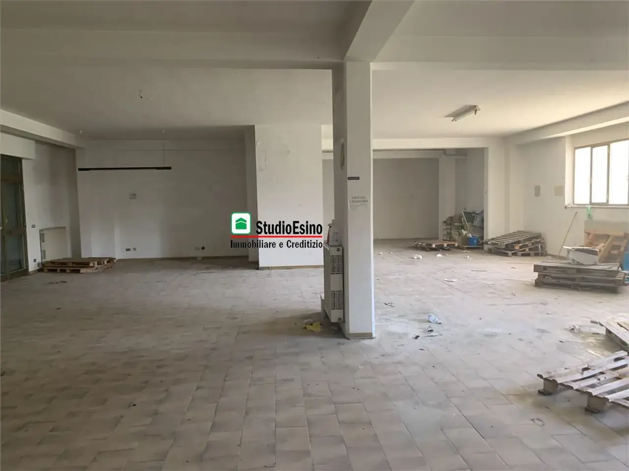 Negozio in Via Petrarca 20, Monsampolo Del Tronto, {3} - Foto 1