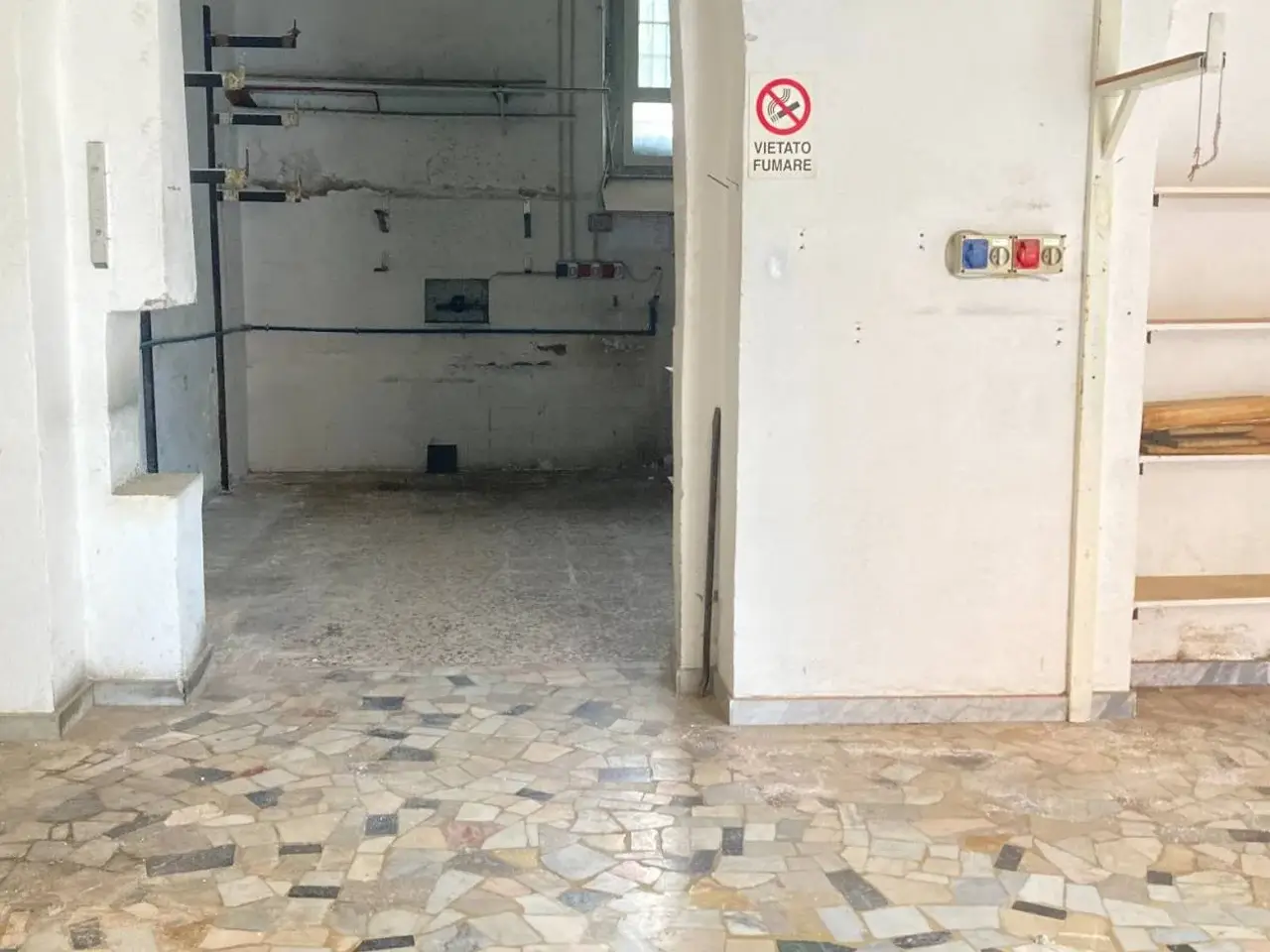 Esercizio commerciale in Via Emilio Scaglione 215 Napoli, Napoli, {3} - Foto 2