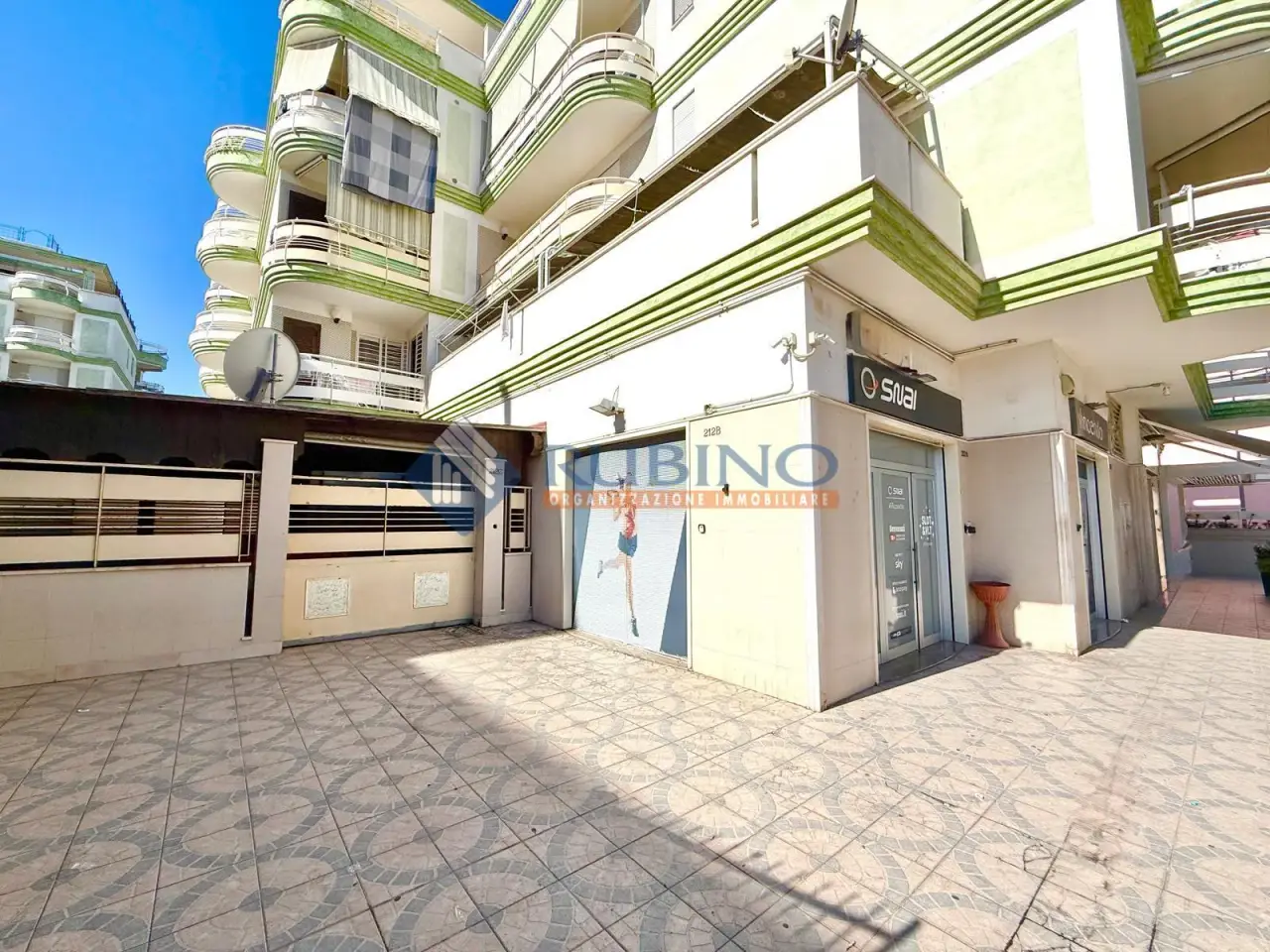 Palazzina commerciale in Via Superga 212, Trani, {3} - Foto 2