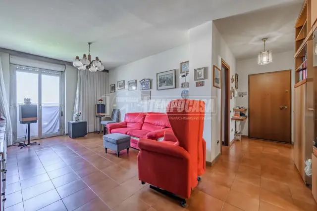 Vierzimmerwohnung in Via Vincenzo Gioberti 10, Trezzano sul Naviglio - Foto 1