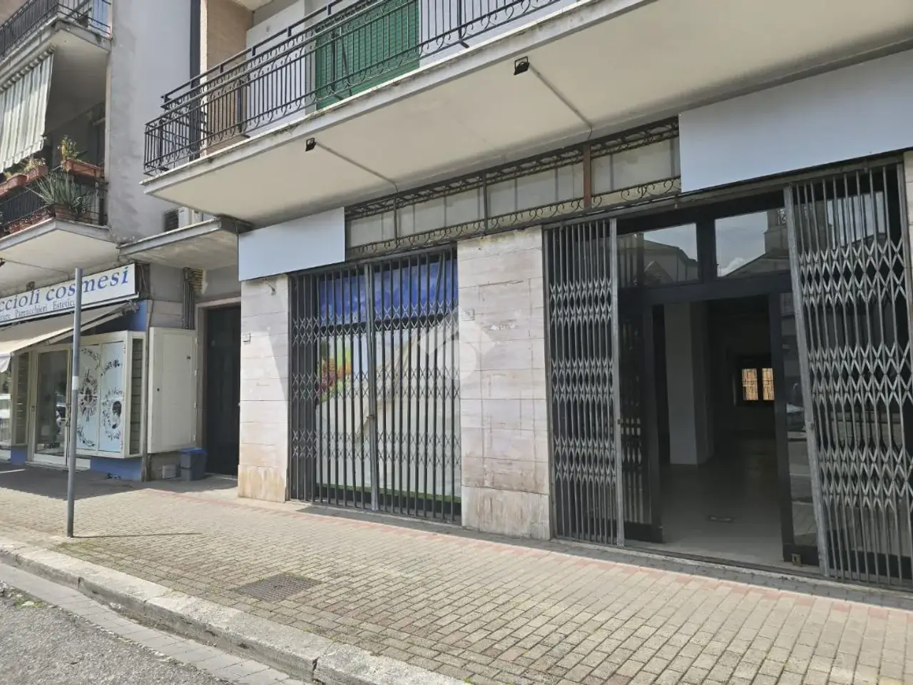 Negozio in Piazza San Giovanni 19, Cassino, {3} - Foto 1