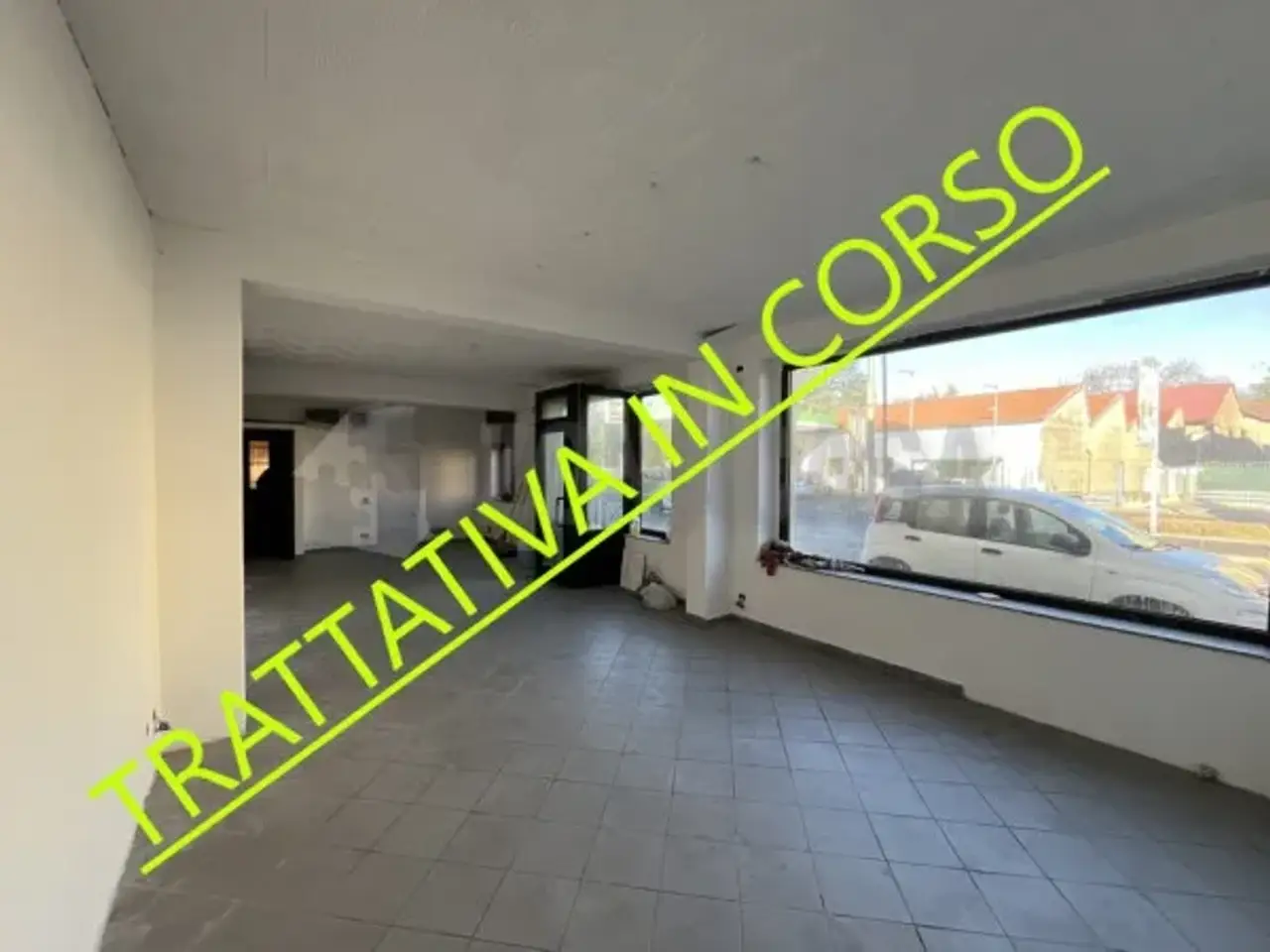 Negozio in Via Mauro Venegoni, Cassano Magnago, {3} - Foto 1
