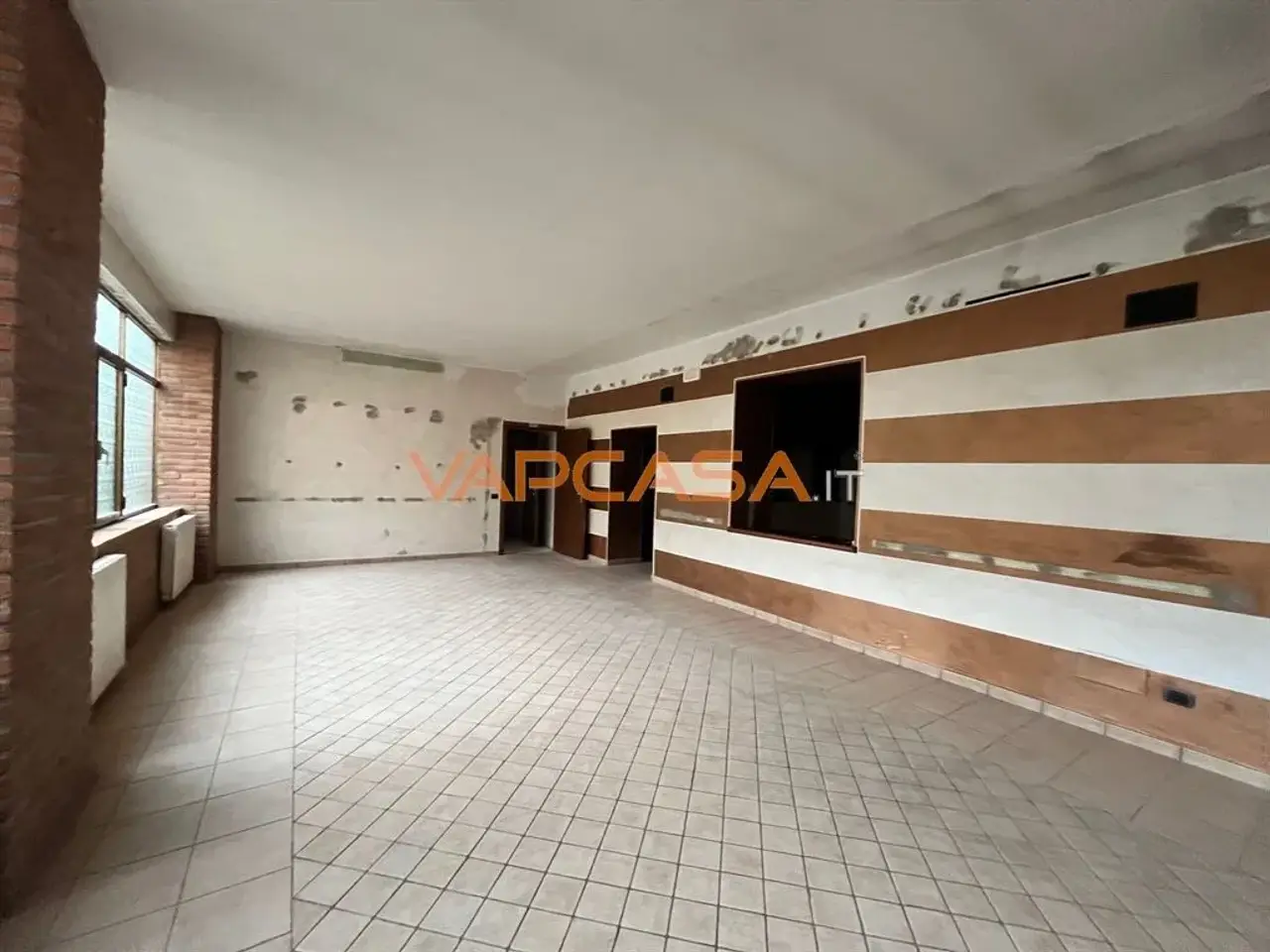 Negozio in Via Patrioti Romanesi 8, Romano Di Lombardia, {3} - Foto 2