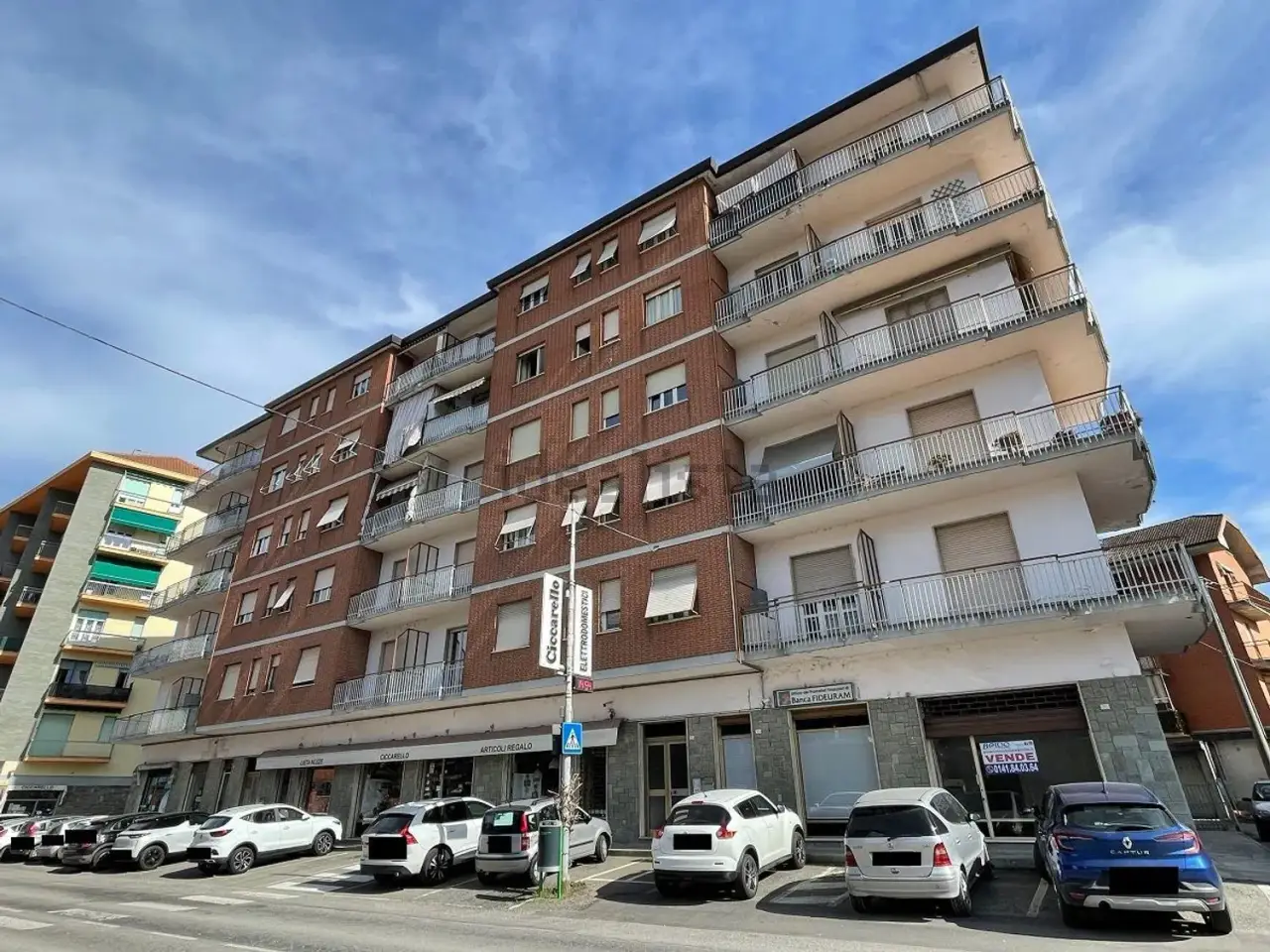 Locale commerciale in , Santo Stefano Belbo, {3} - Foto 1