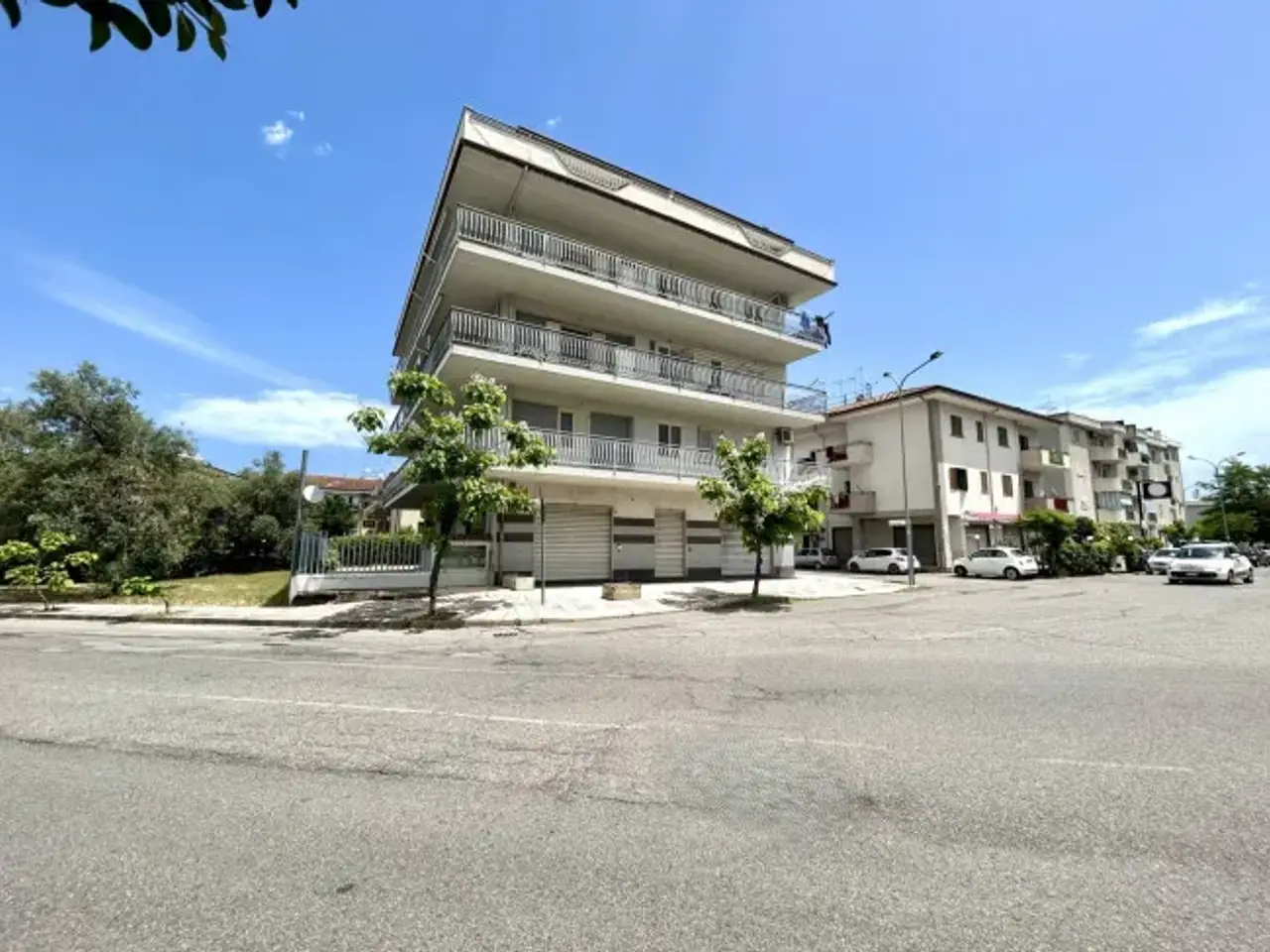 Locale commerciale in Corigliano-Rossano - Via Luigi Ripoli, Corigliano-Rossano, {3} - Foto 1