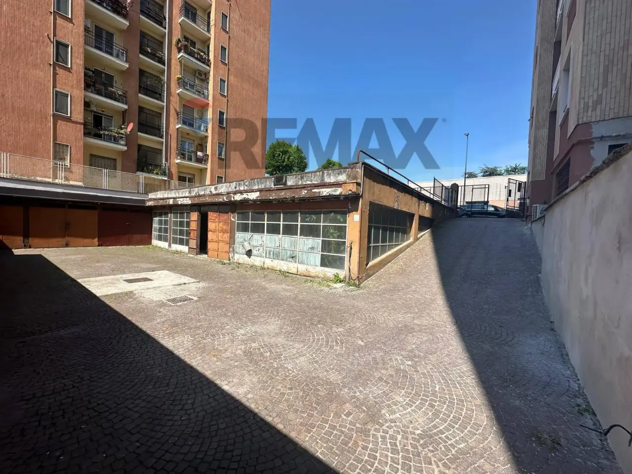 Negozio in Via Augusto Vanzetti 18, Milano, {3} - Foto 1