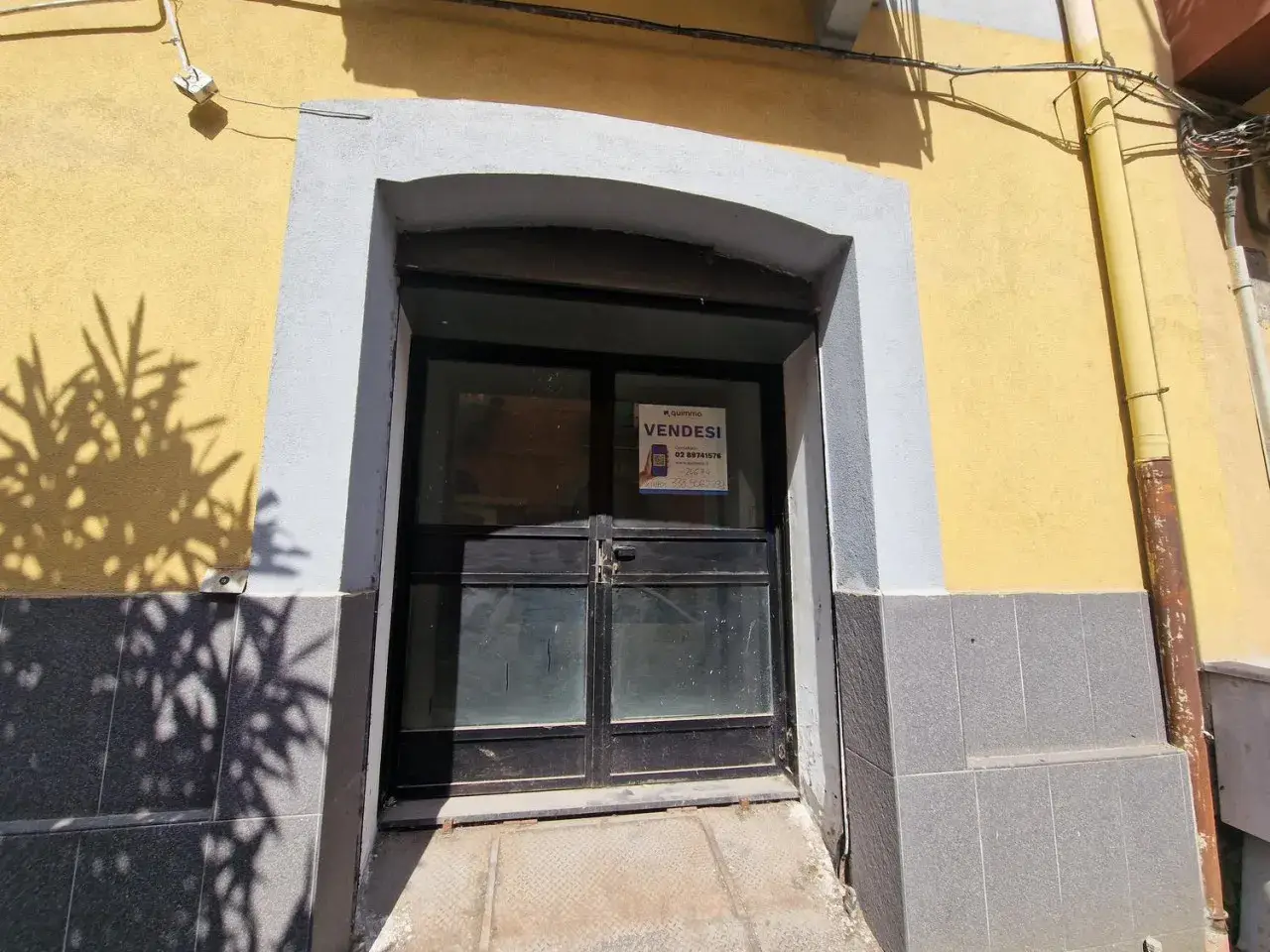Negozio in Via G. Pomponio Leto, N. 25/B, Salerno, {3} - Foto 1