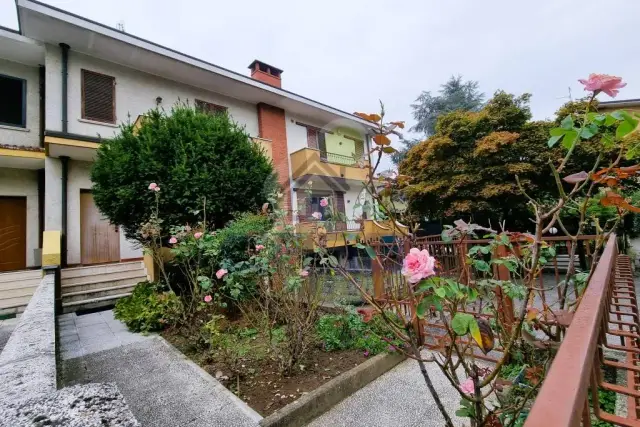 Terraced house in Via De Gasperi, Casalpusterlengo - Photo 1