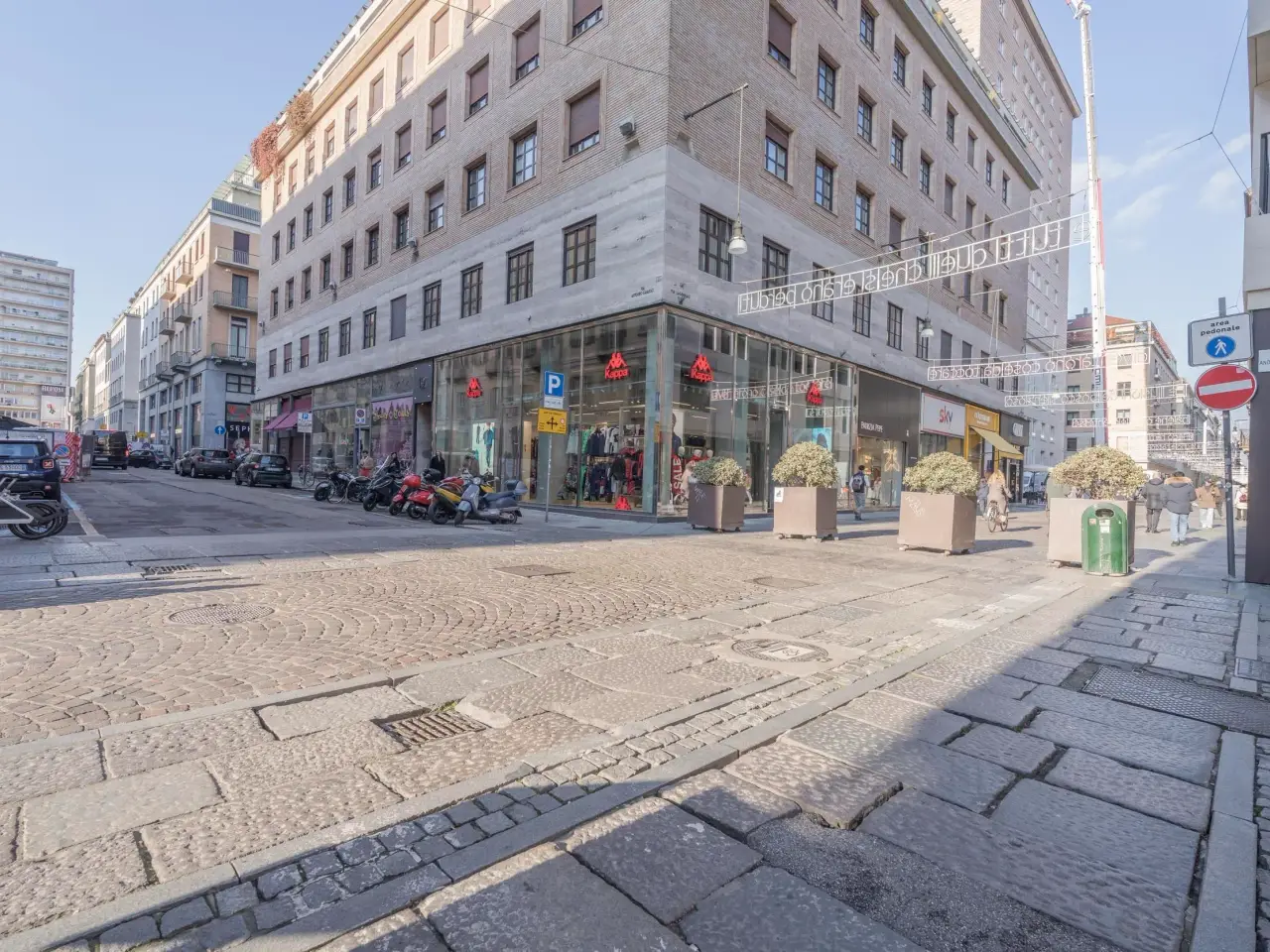 Abbigliamento in Via Antonio Gramsci  15, Torino, {3} - Foto 1