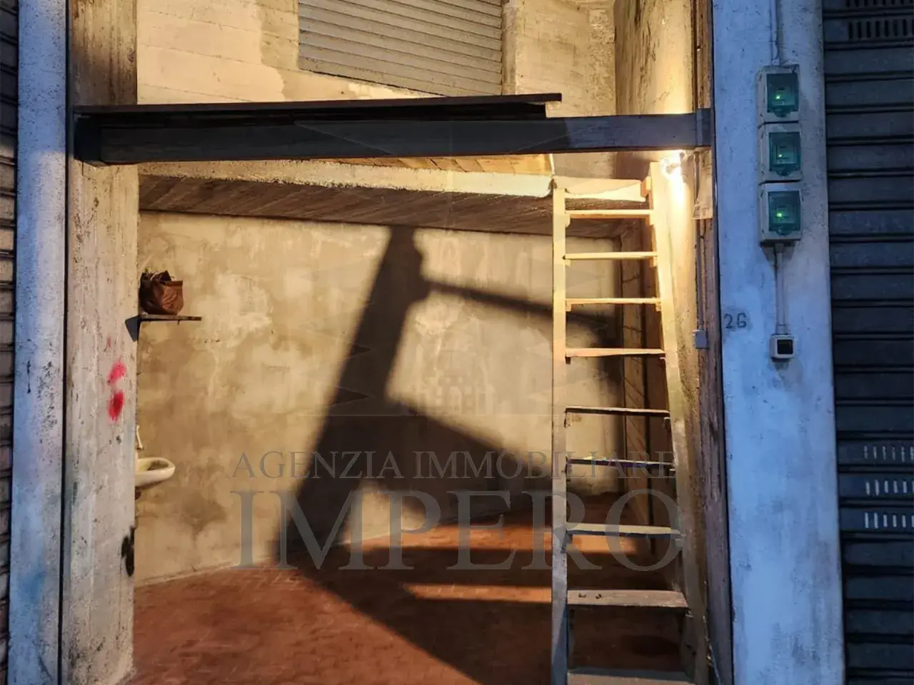 Parcheggio chiuso in Piazzale Sansecondo 3, Ventimiglia, {3} - Foto 1