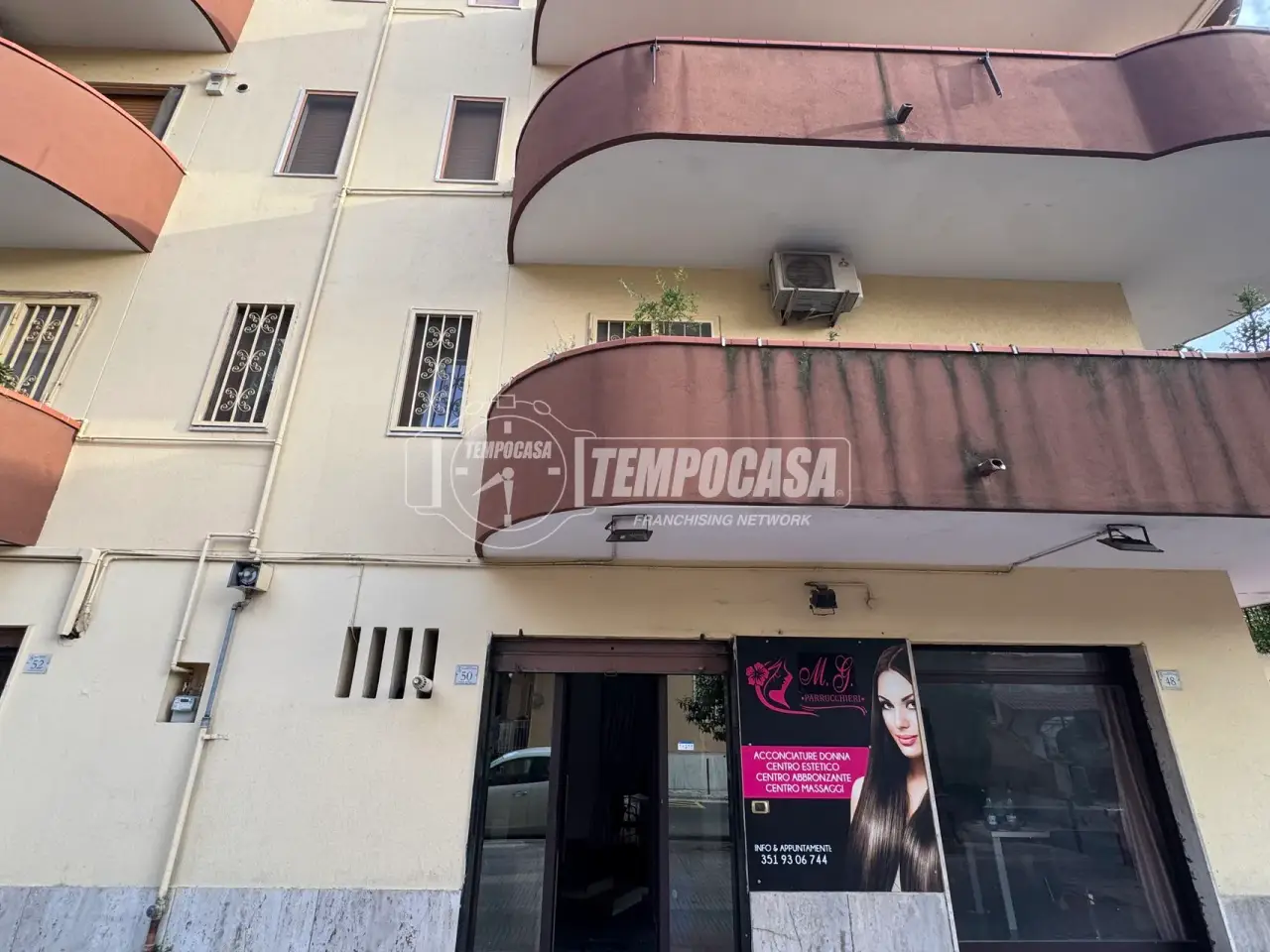 Negozio in Via Alessandro Manzoni, San Nicola La Strada, {3} - Foto 1