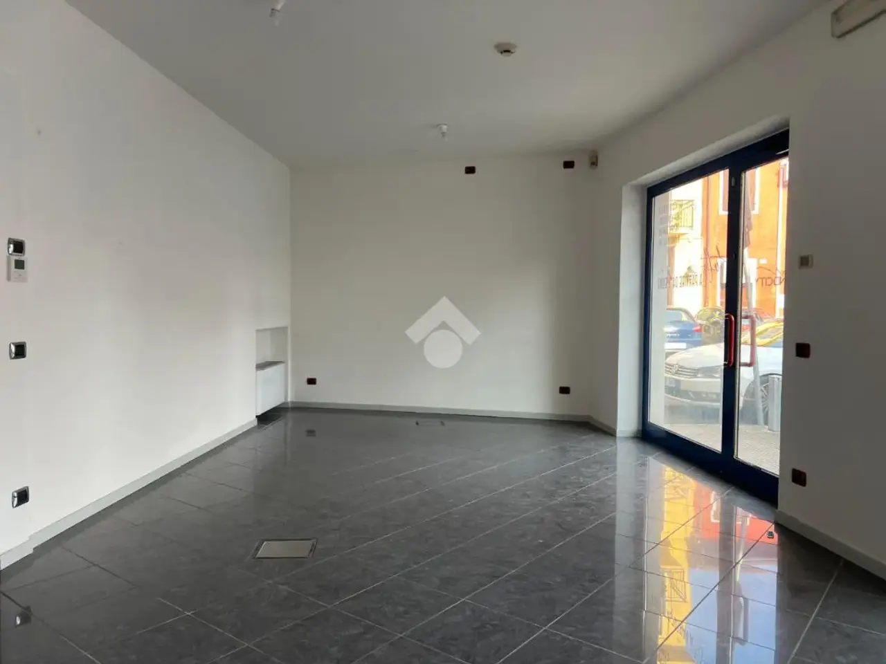Negozio in Via Belfiore 146, Verona, {3} - Foto 2