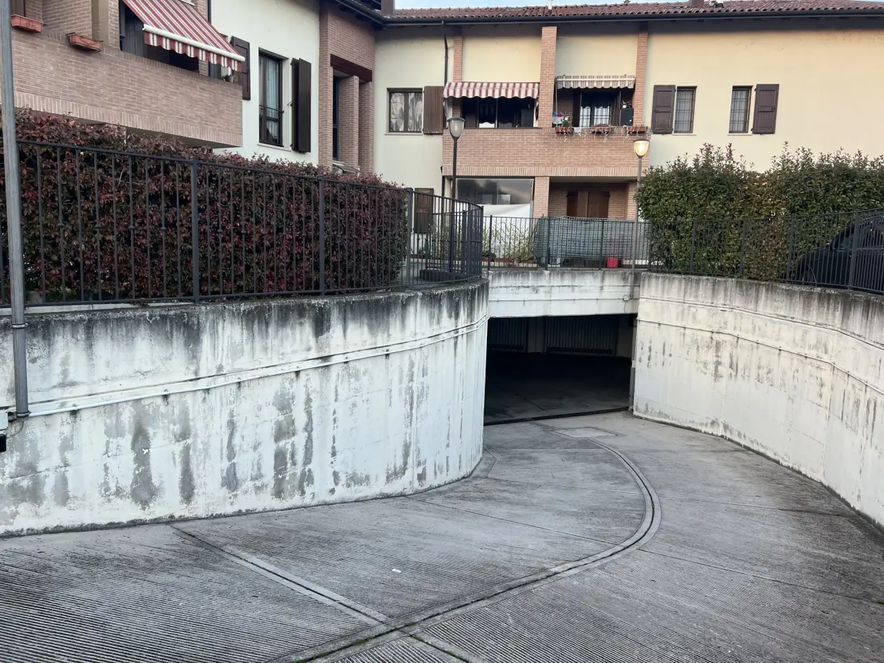 Parcheggio chiuso in Via Castelfranco, Valsamoggia, {3} - Foto 1