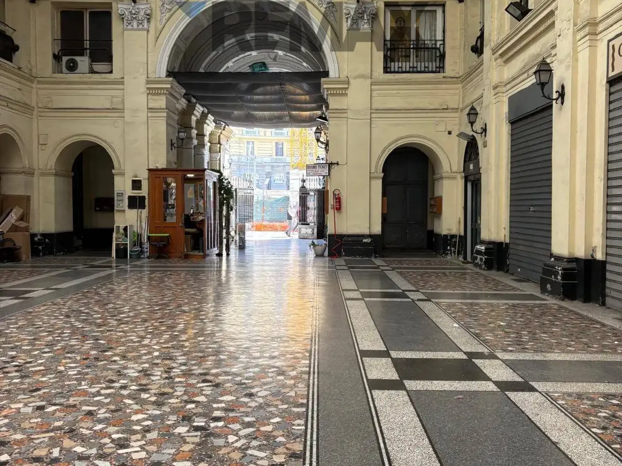 Ufficio in Via Piazza Nicola Amore 14, Napoli, {3} - Foto 1
