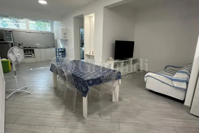 4-room flat in Viale Marconi 26, Anzio - Photo 1