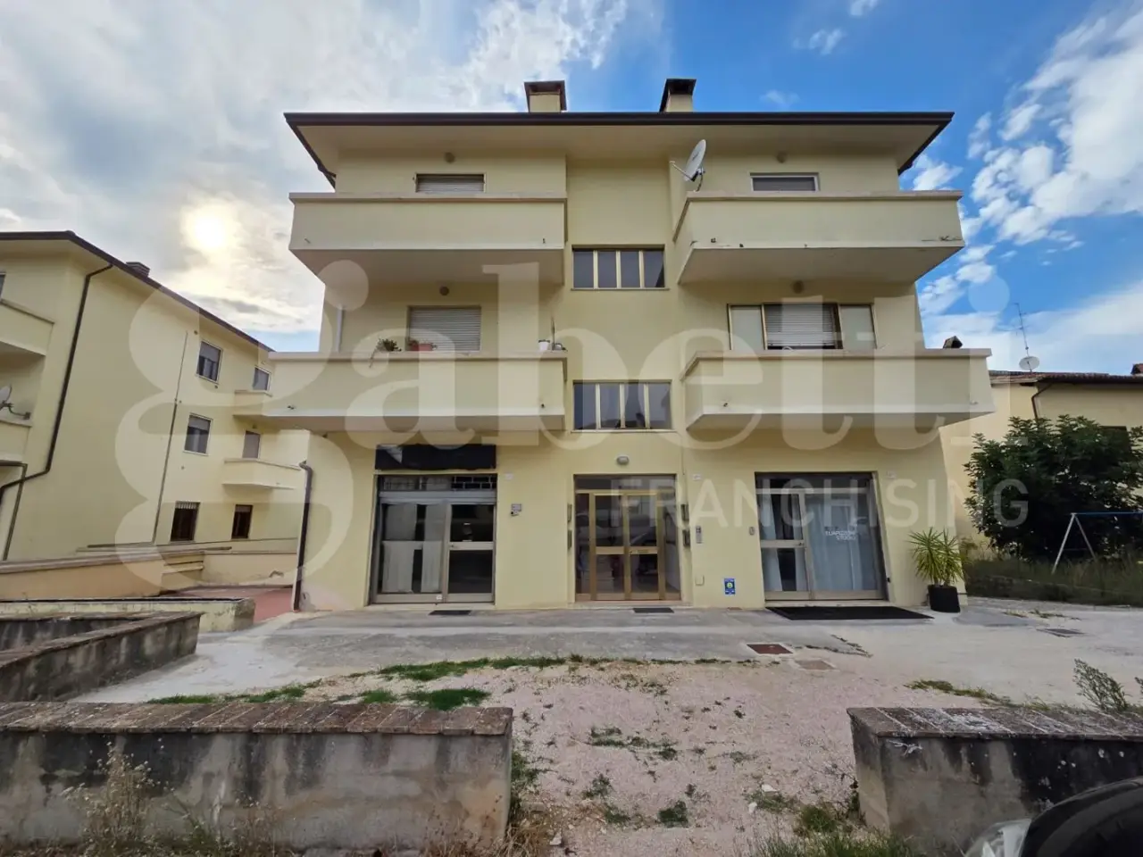 Negozio in Via Nocera Umbra, Foligno, {3} - Foto 1