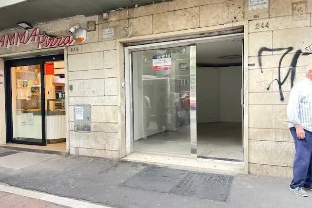 Geschäft in Viale Guglielmo Marconi 244, Roma - Foto 1