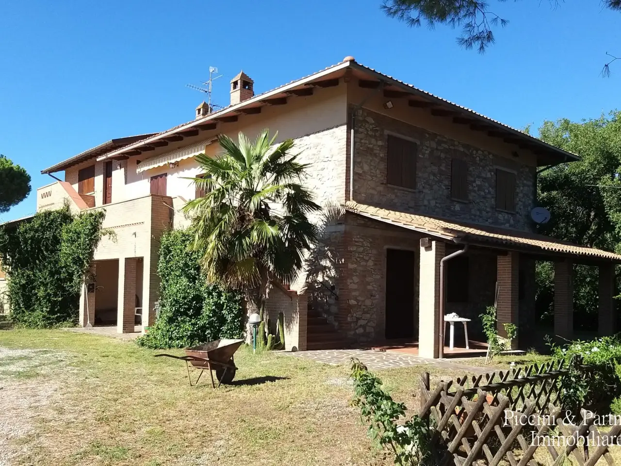 Azienda agricola in Via Soccorso, Castiglione Del Lago, {3} - Foto 1