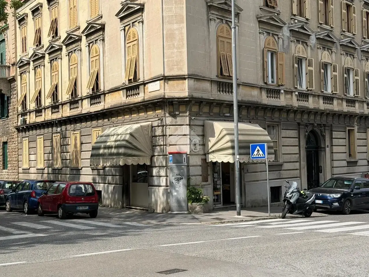 Negozio in Piazza Carlo Alberto 8, Trieste, {3} - Foto 2