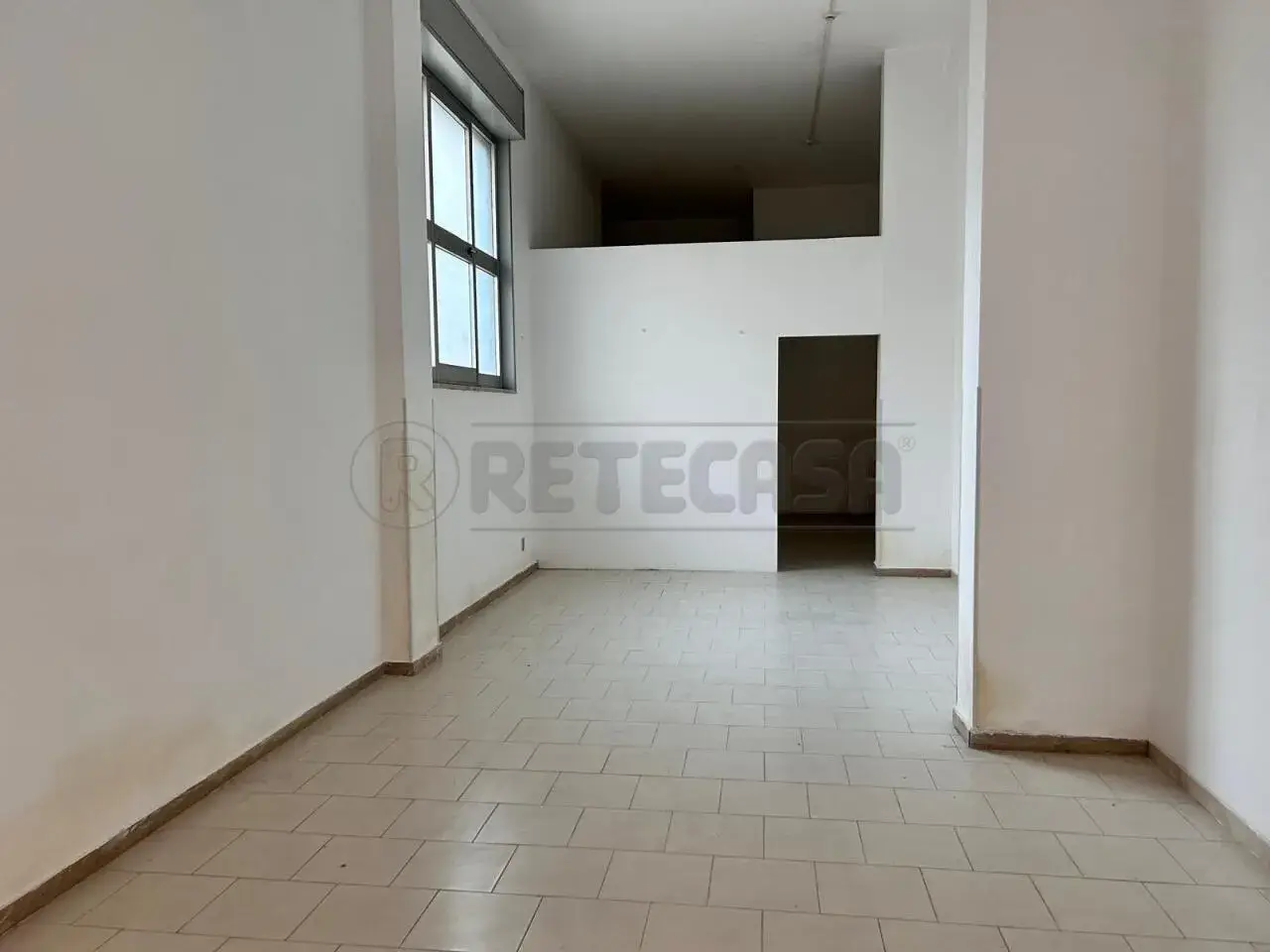 Palazzina commerciale in Via Niscemi 146, Caltanissetta, {3} - Foto 2