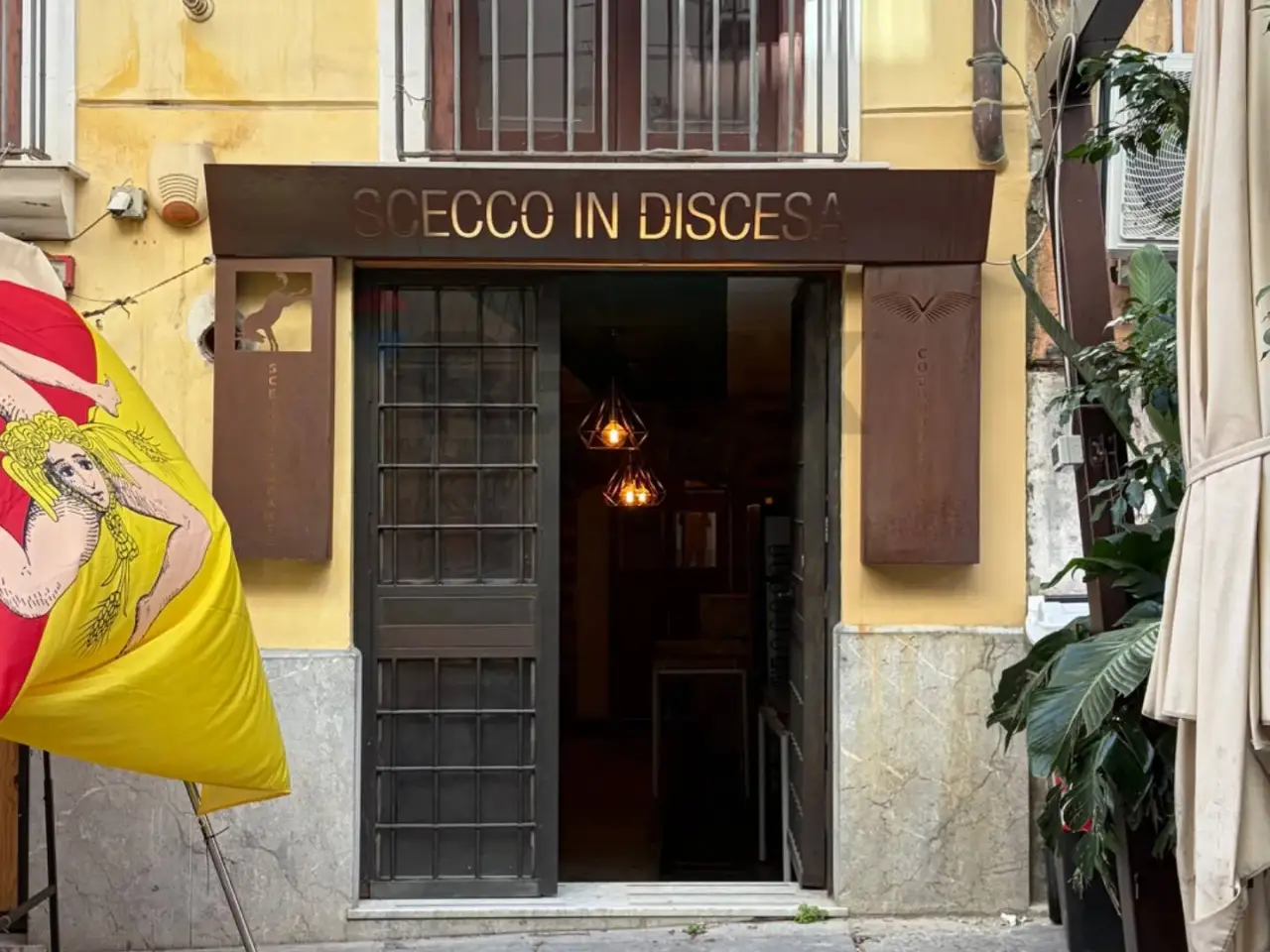 Esercizio commerciale in Via Discesa dei Giudici 32, Palermo, {3} - Foto 1
