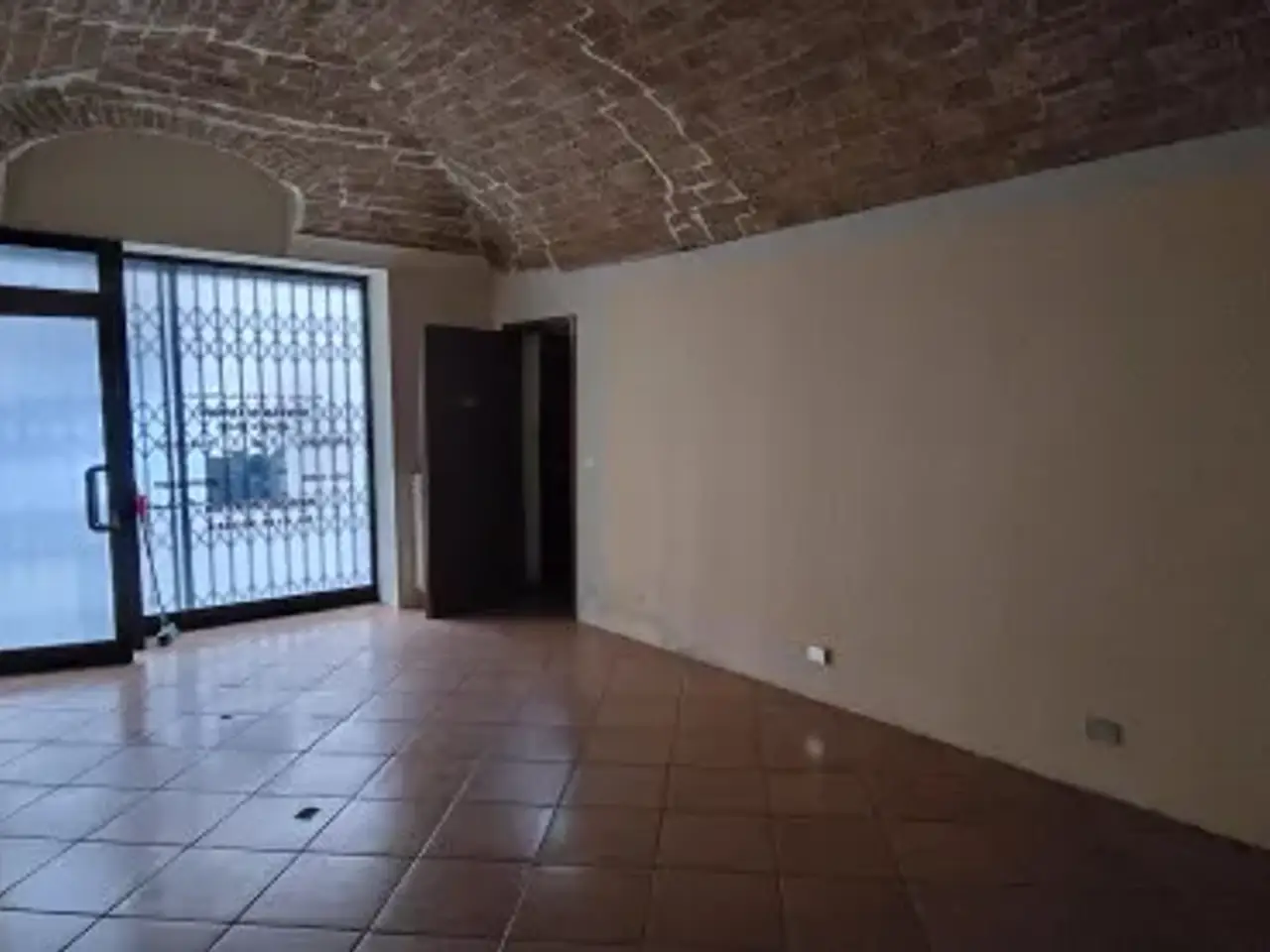 Negozio in Via Angelo Brofferio 153, Asti, {3} - Foto 1