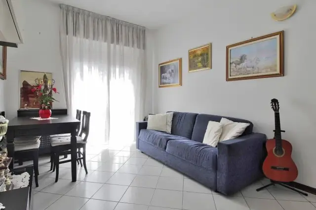 2-room flat in Via Varese, Rozzano - Photo 1