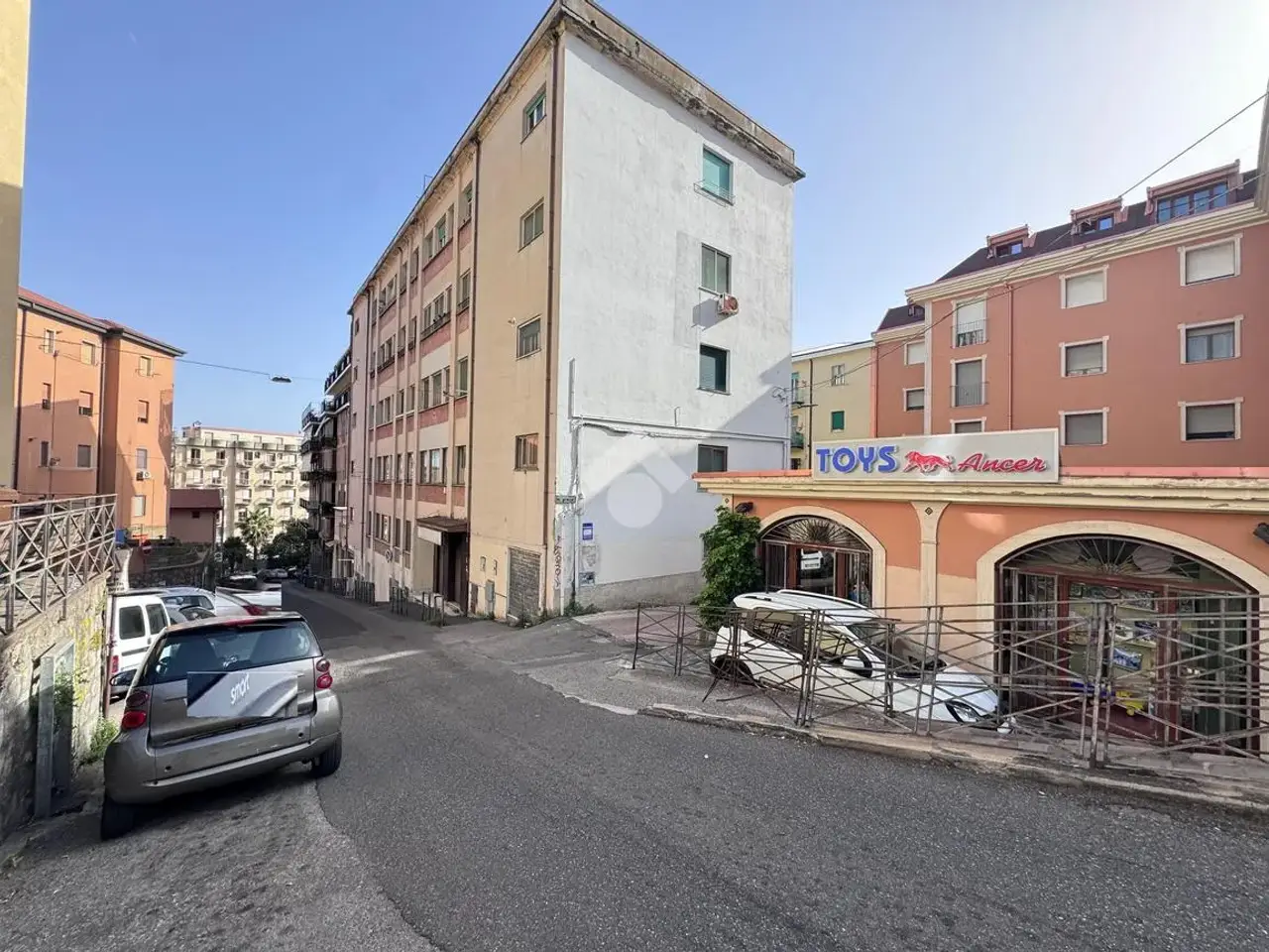 Negozio in Via Mario Greco 201, Catanzaro, {3} - Foto 1