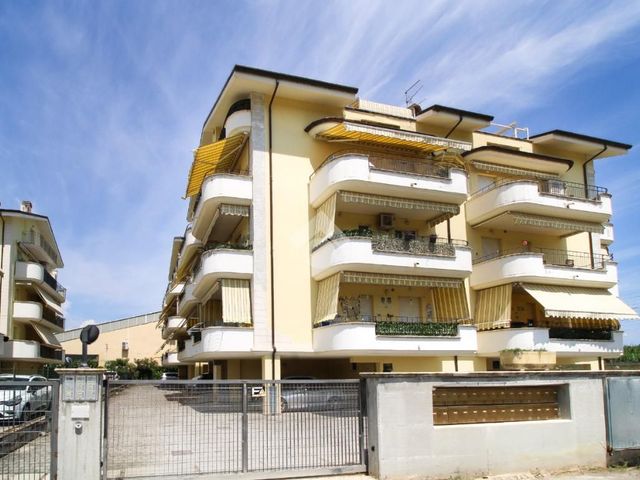 3-room flat in Via Tiepolo, Tortoreto - Photo 1